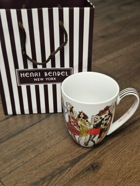 Henri Bendel White Ceramic 'Bendel' Graphic Bendel Girl Mug + Handle Shopper Bag